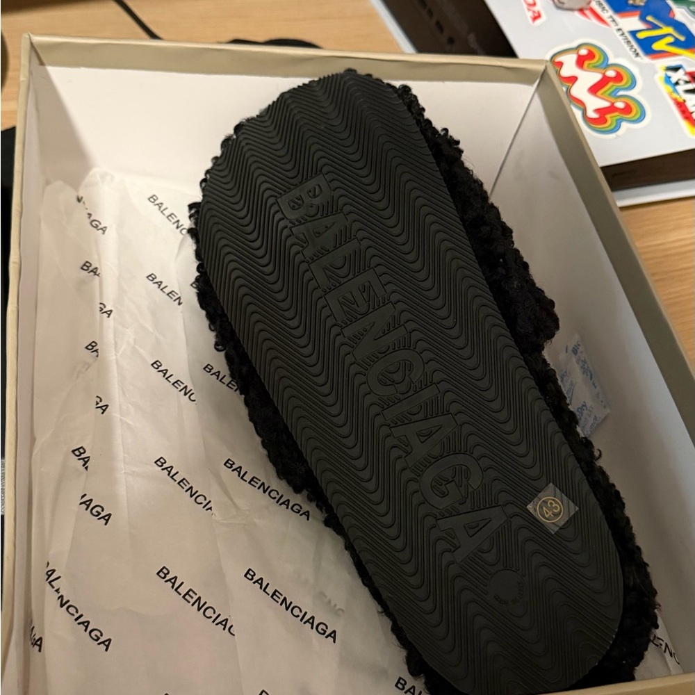 Balenciaga Black Textured Slides - Picture 4 of 4